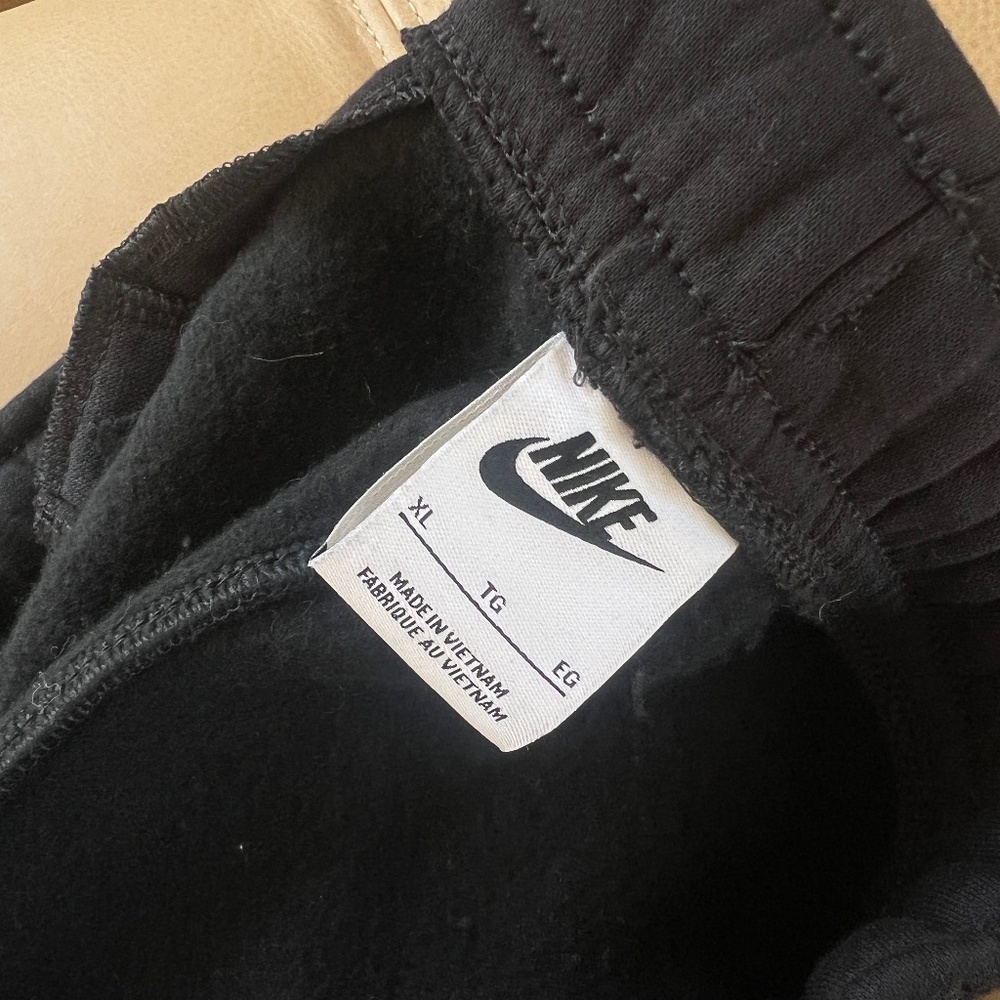 Nike | Solo Swoosh Fleece Pants - Picture 3 of 3